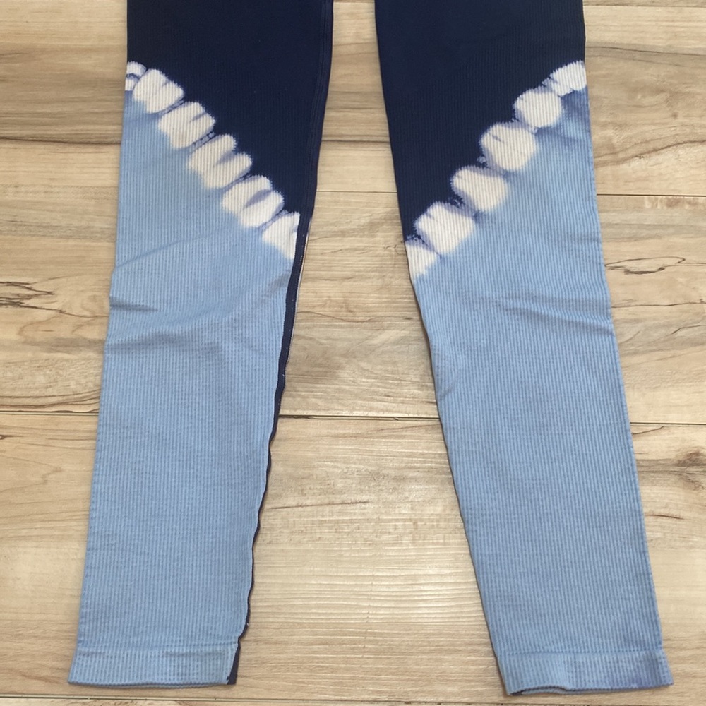 Pink Victoria’s Secret Cool & Comfy compression Leggings. - Picture 2 of 7
